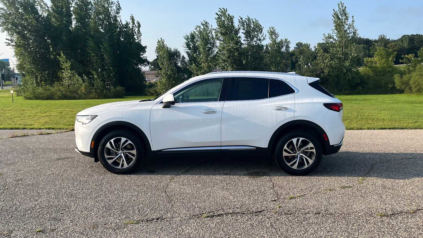 Used 2022 Buick Envision Essence w/ Safety Package image 6