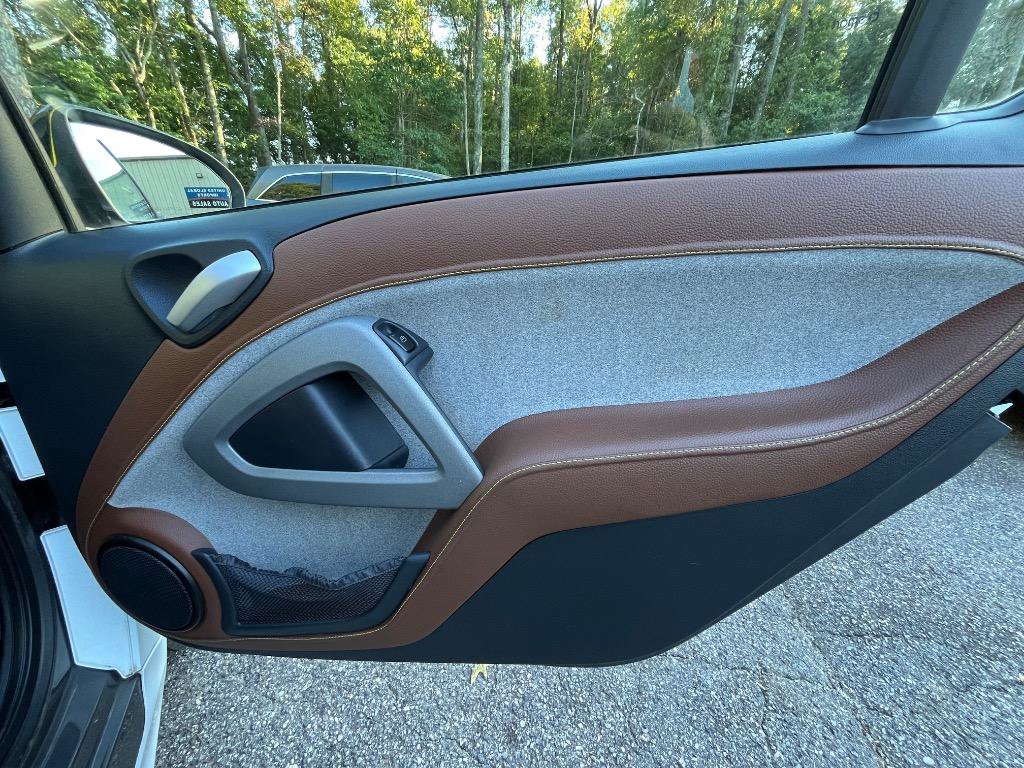 Used 2014 smart fortwo passion RWD image 26
