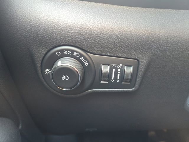 New 2026 Jeep Compass Latitude image 11