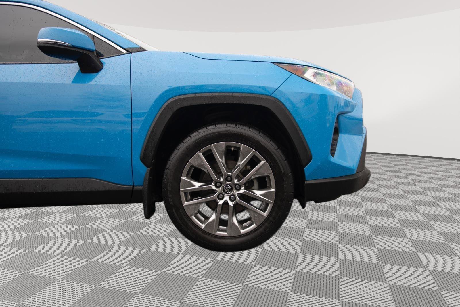 Used 2019 Toyota RAV4 XLE Premium w/ Cold Weather Package AWD/4WD image 25