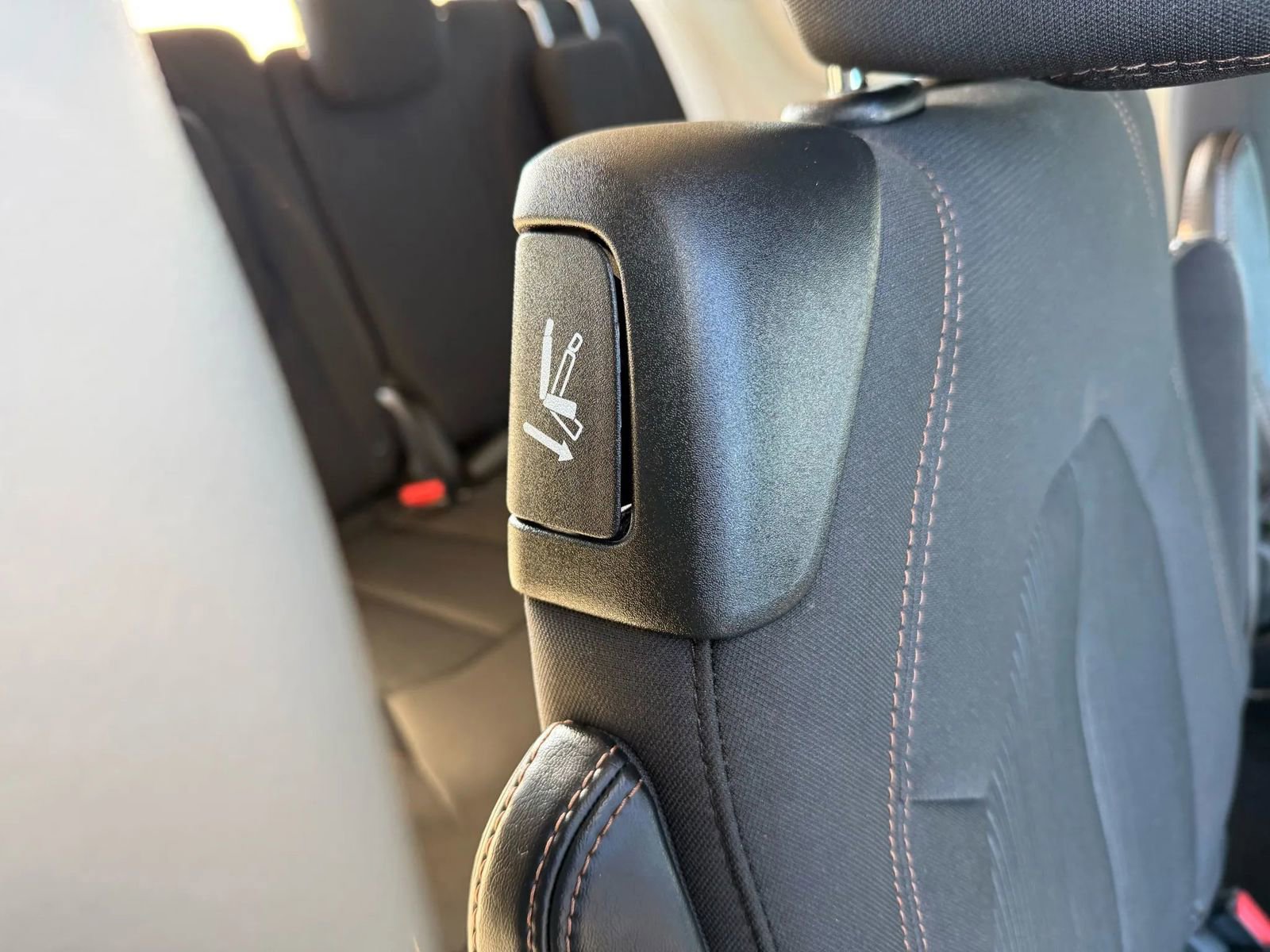 Used 2019 Chrysler Pacifica Touring Plus w/ Advanced Safetytec Group image 25