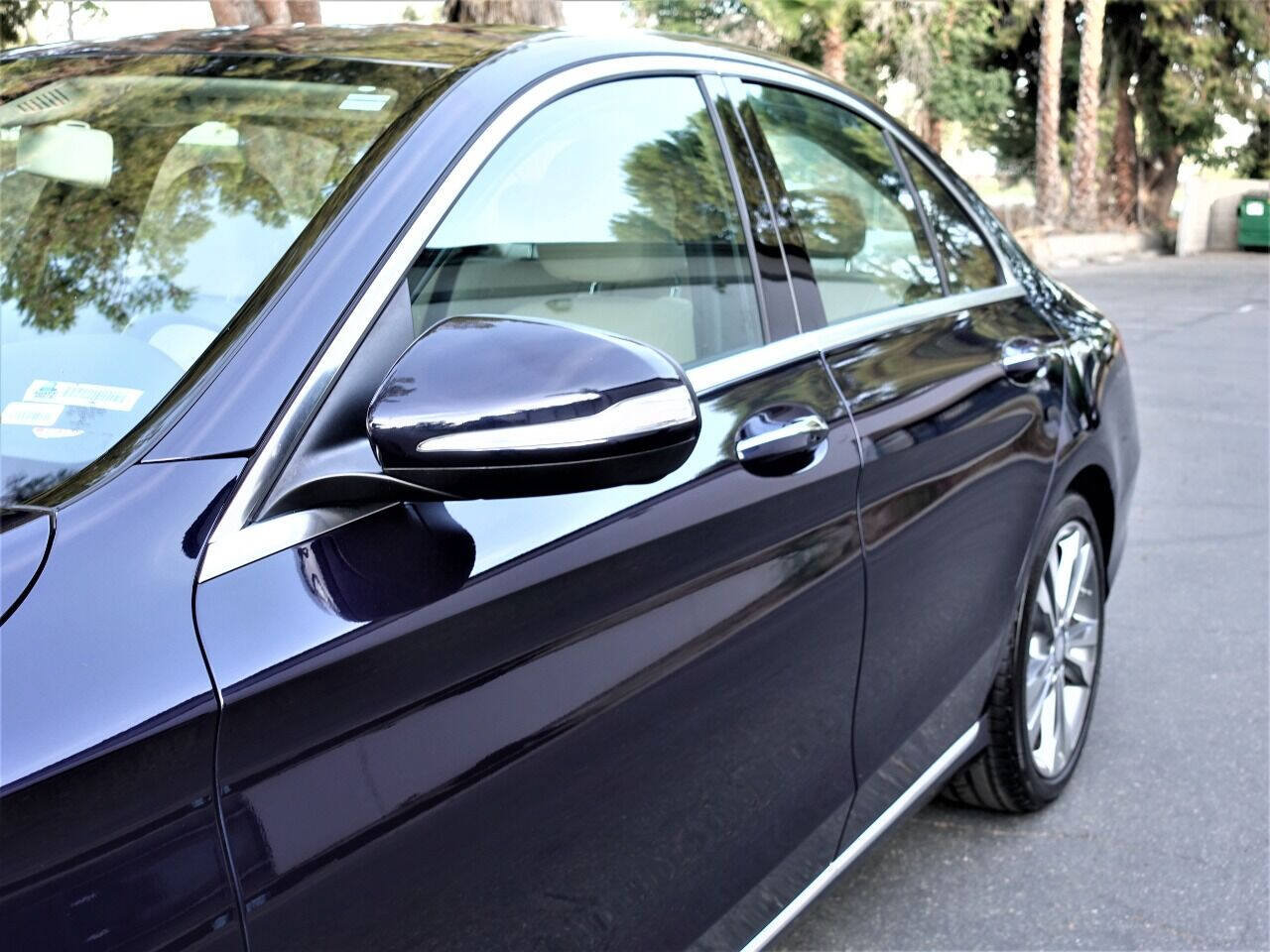 Used 2015 Mercedes-Benz C 300 Sedan image 4