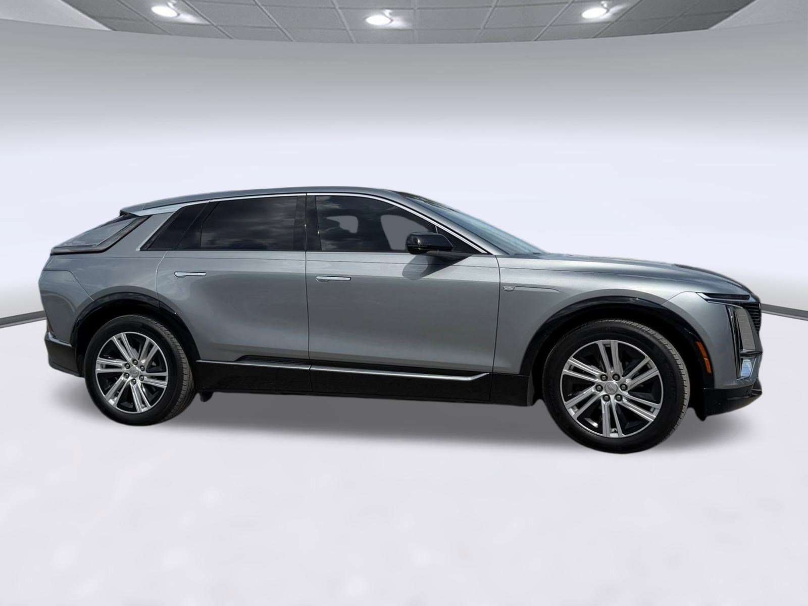 Used 2024 Cadillac Lyriq Tech AWD/4WD image 5