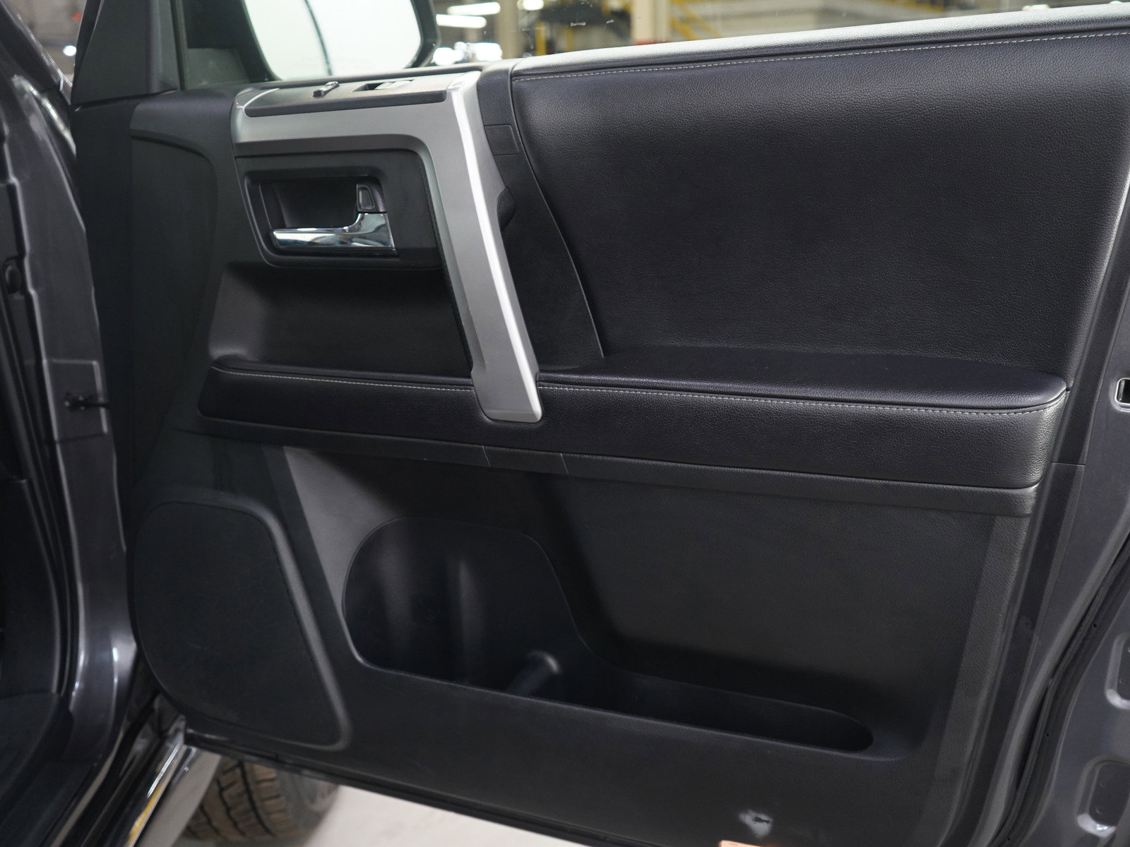 Used 2016 Toyota 4Runner Limited image 9