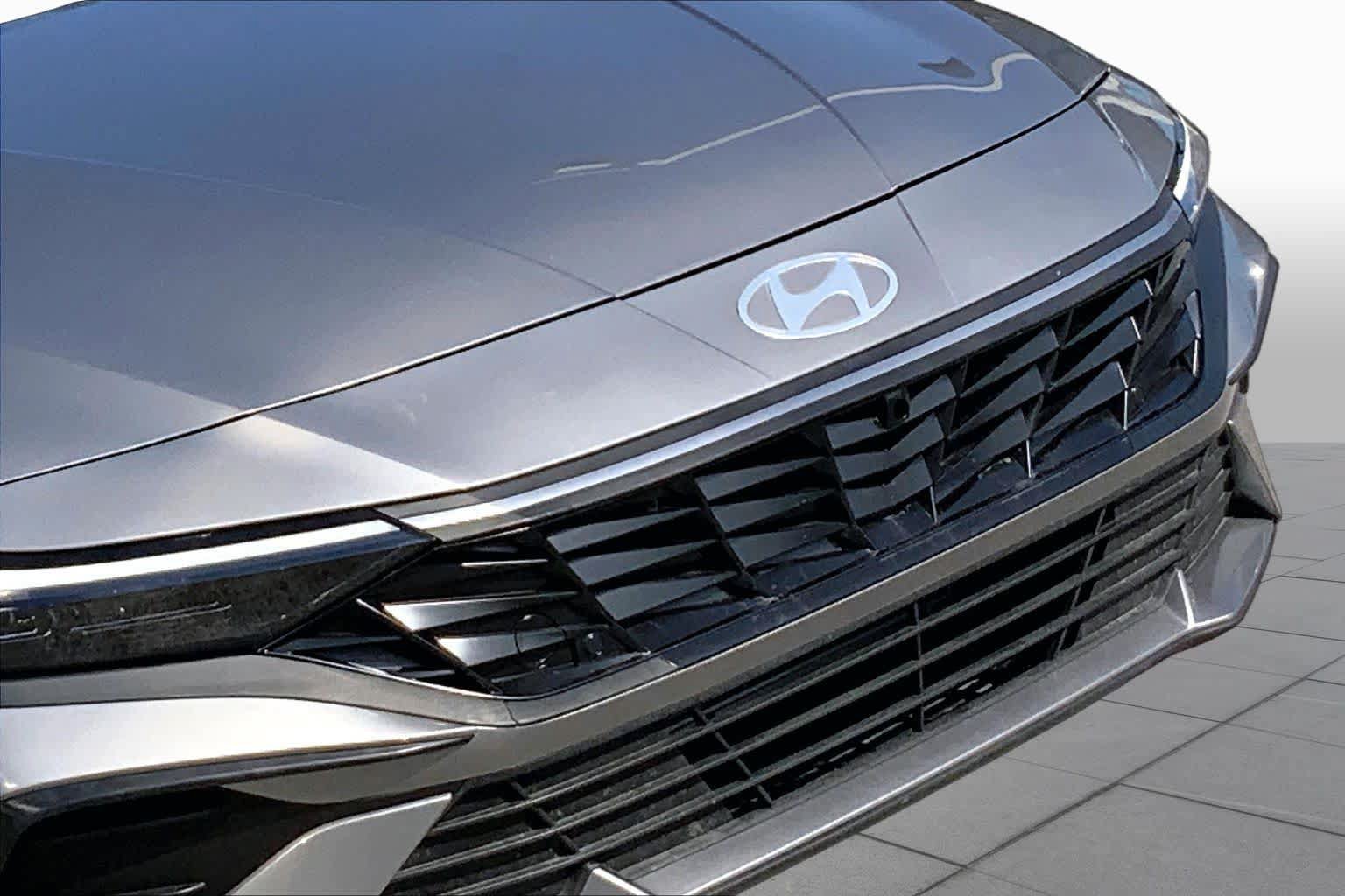 Used 2025 Hyundai Elantra Sport FWD image 25