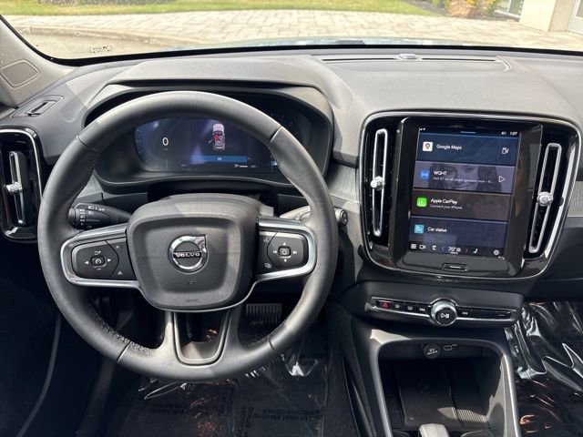 Used 2025 Volvo XC40 B5 Core image 22