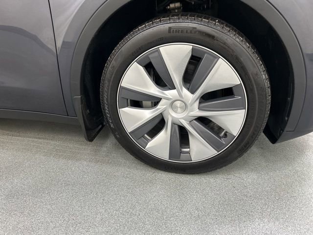 Used 2024 Tesla Model Y Long Range image 26