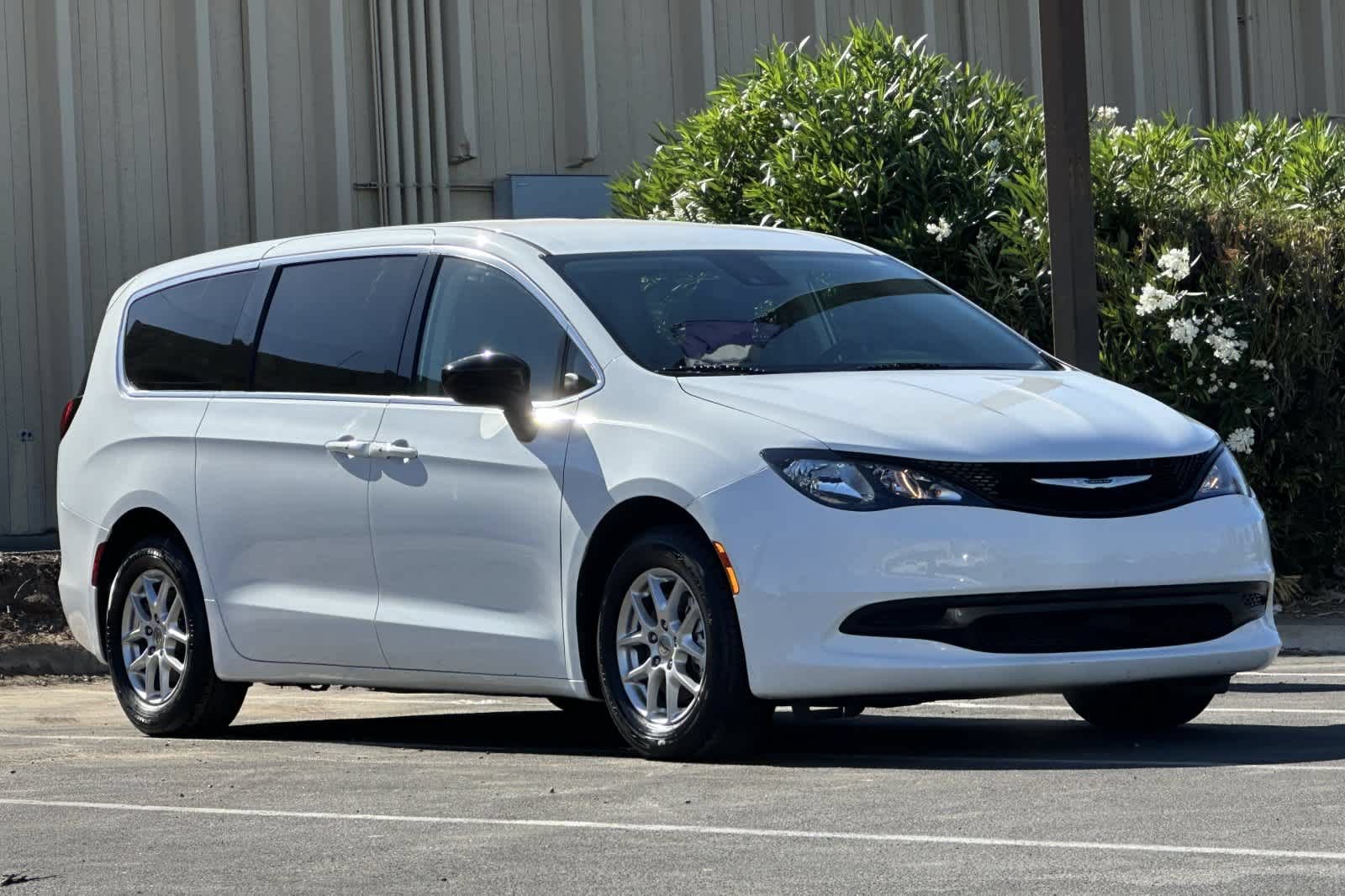 Used 2024 Chrysler Voyager LX FWD image 10