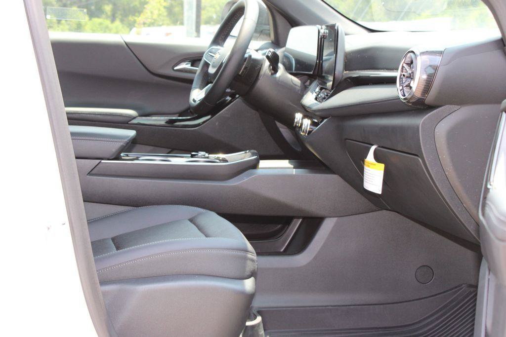 New 2026 Chevrolet Equinox LT w/ Convenience Package II FWD image 6