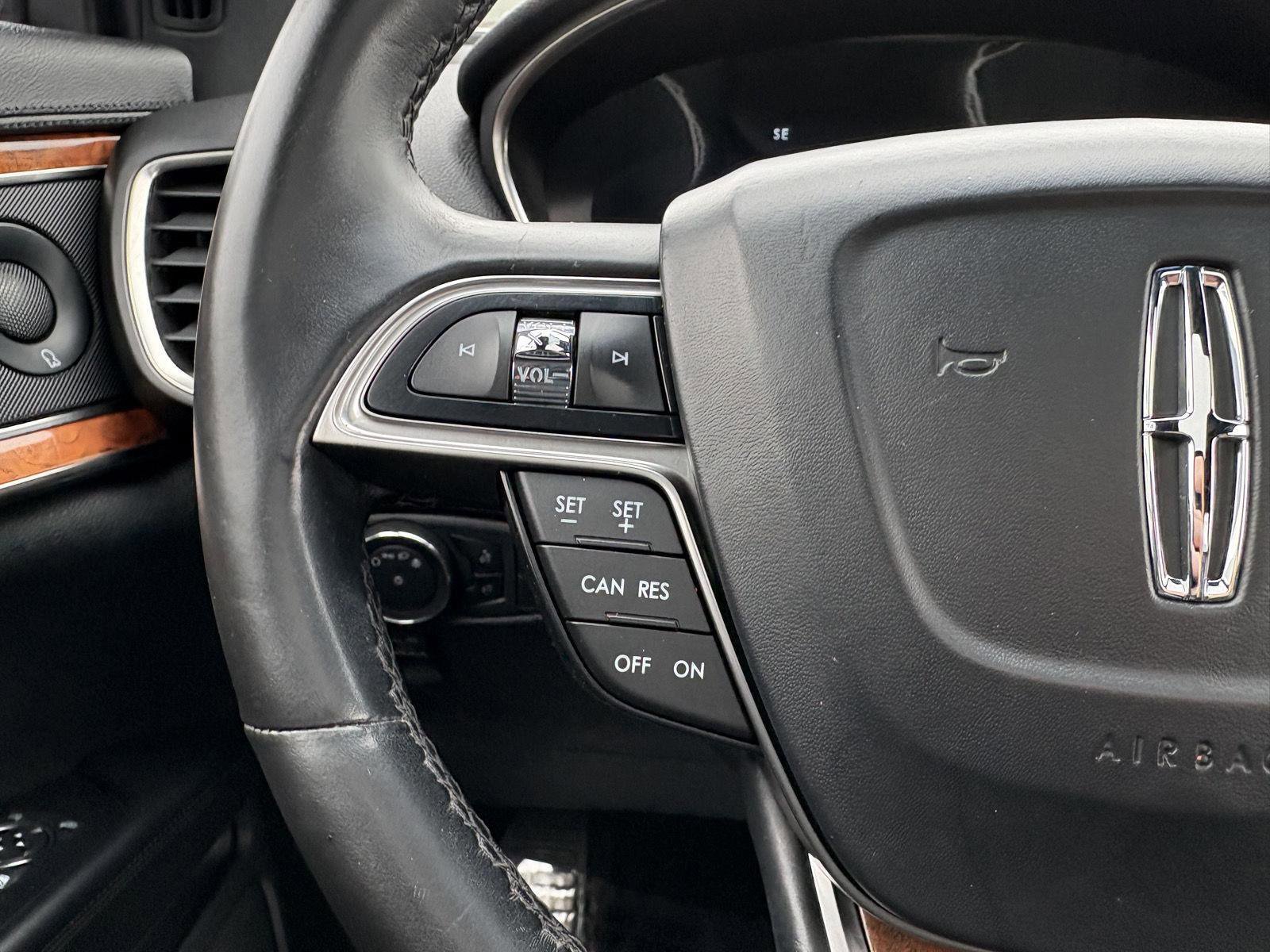 Used 2020 Lincoln Nautilus Reserve image 10
