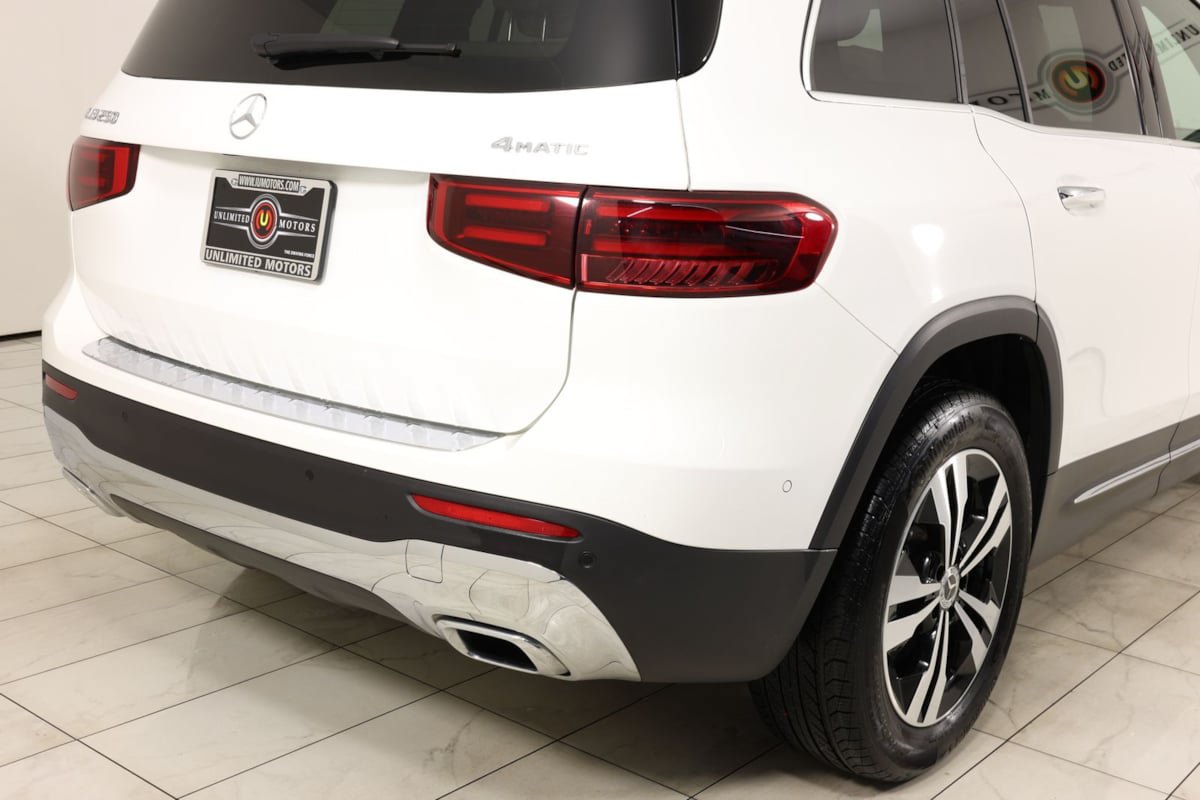 Used 2025 Mercedes-Benz GLB 250 4MATIC image 39