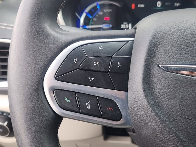 Used 2023 Chrysler Pacifica Touring-L image 22