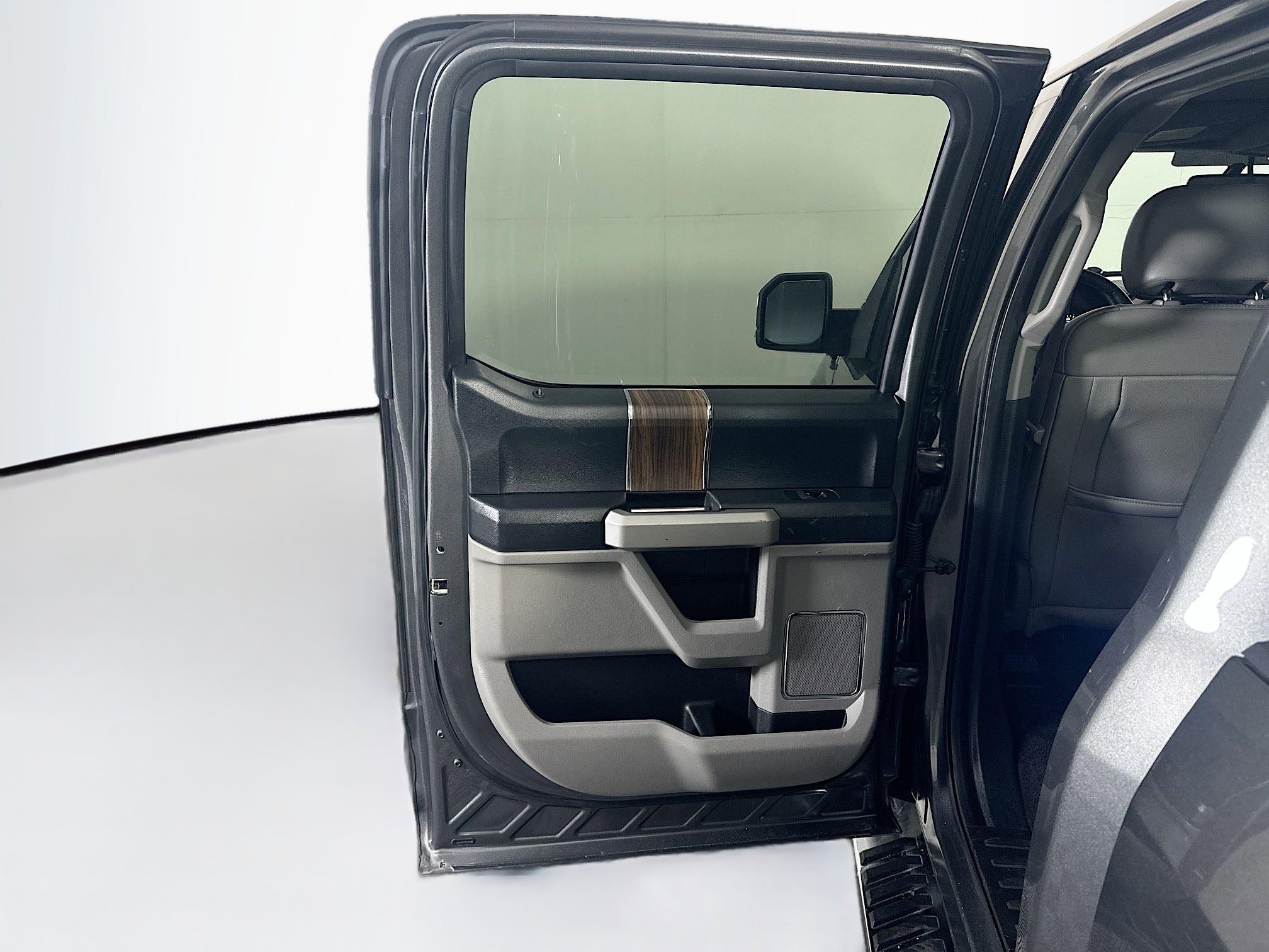 Used 2016 Ford F150 Lariat RWD image 27