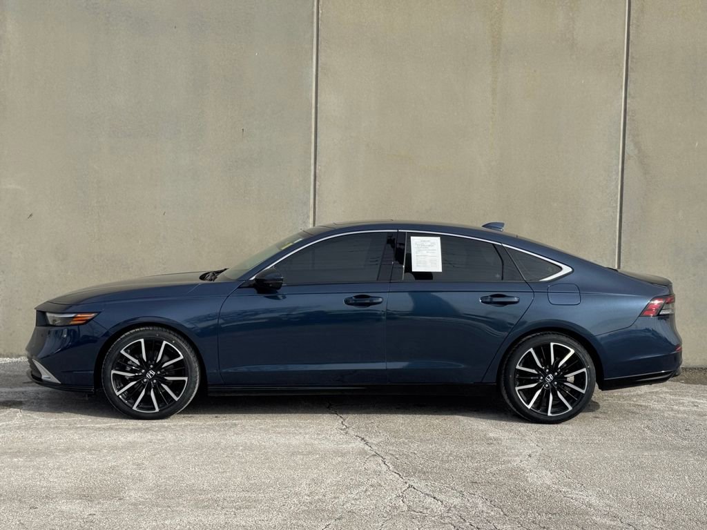 Used 2023 Honda Accord Touring image 2