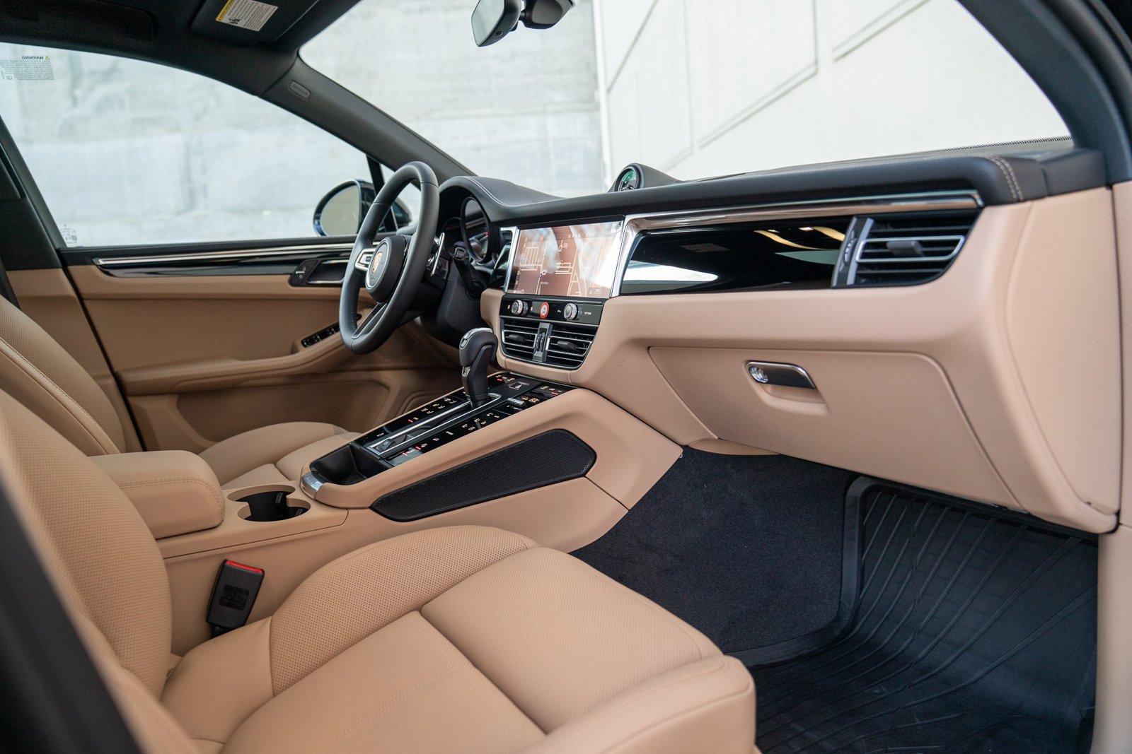 Certified 2026 Porsche Macan AWD/4WD image 25