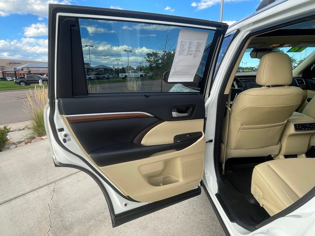 Used 2018 Toyota Highlander Limited Platinum AWD/4WD image 28