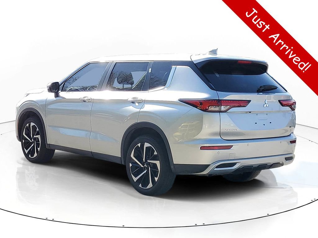 Used 2024 Mitsubishi Outlander SE AWD/4WD image 3