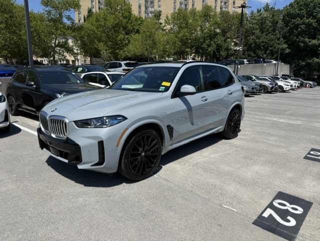 Used 2025 BMW X5 xDrive40i w/ M Sport Package AWD/4WD video 1