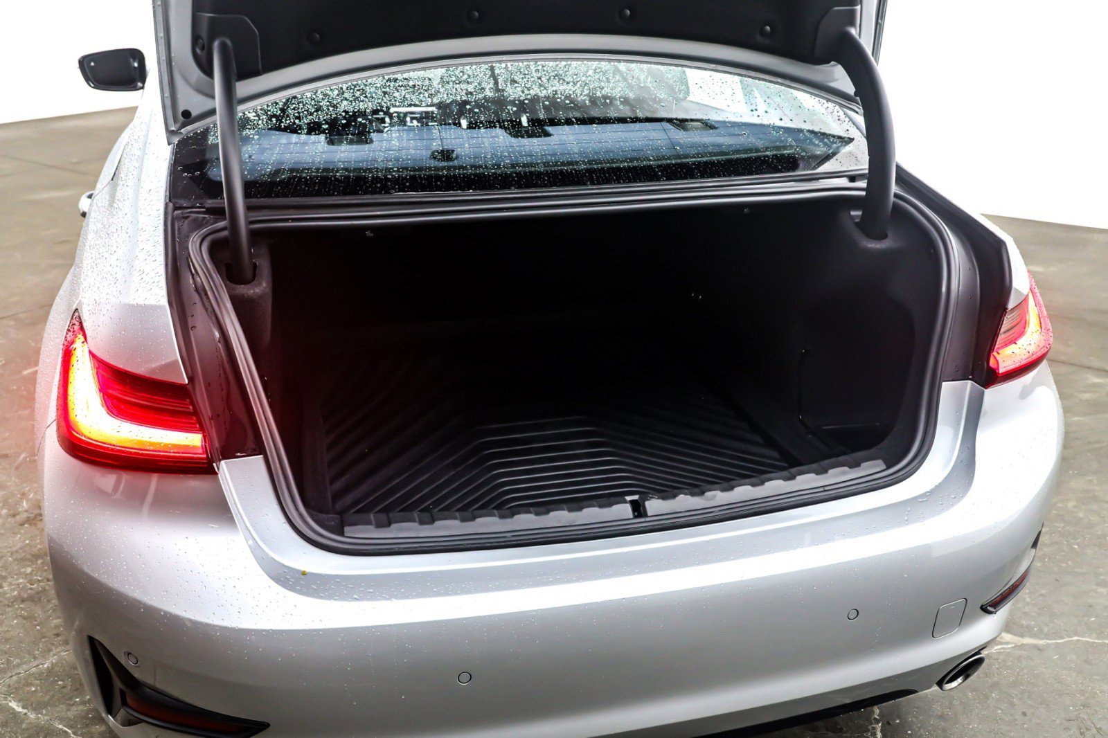 Used 2019 BMW 330i Sedan w/ Convenience Package image 22