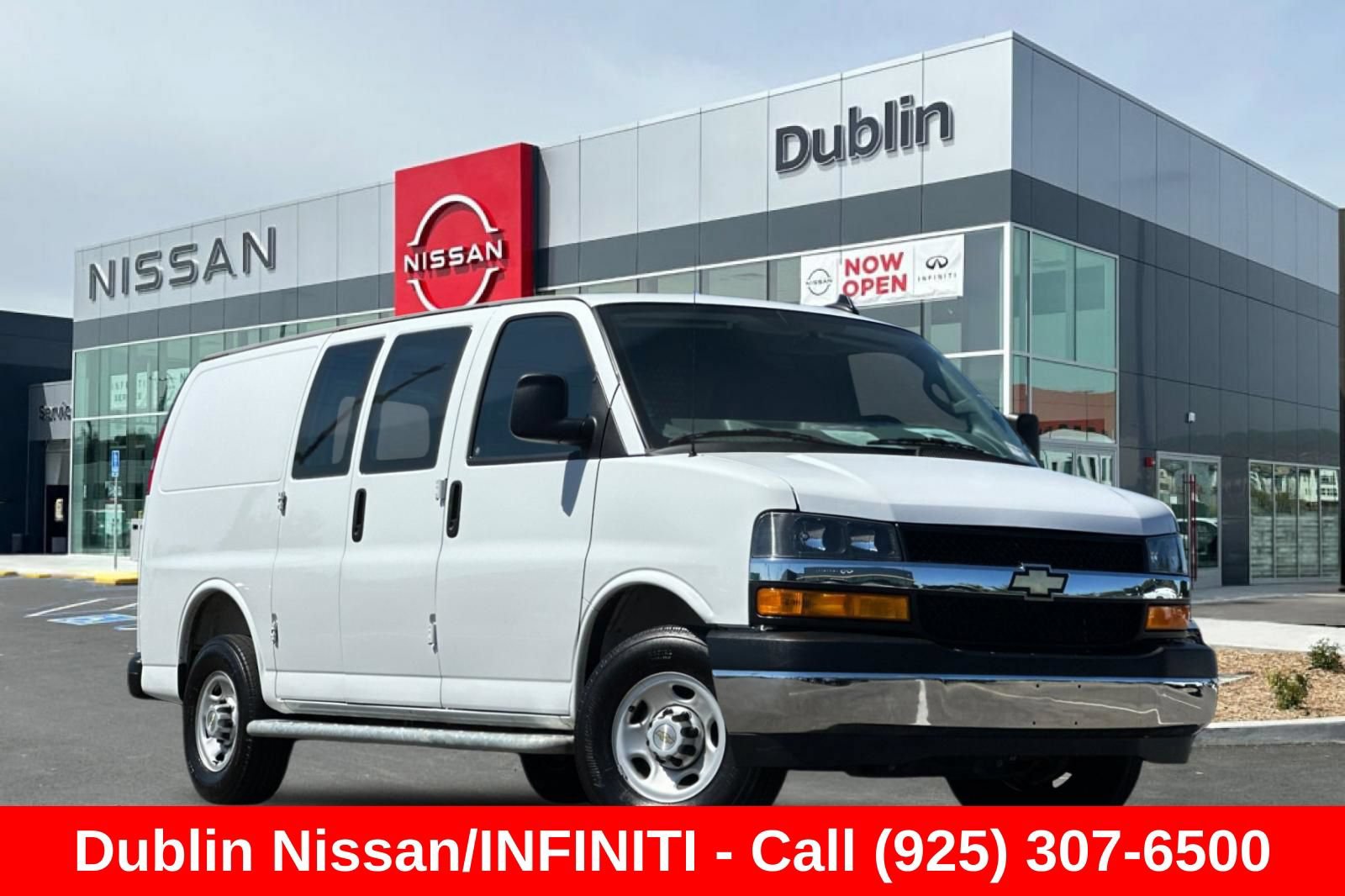 Used 2025 Chevrolet Express 2500 w/ Driver Convenience Package RWD image 2