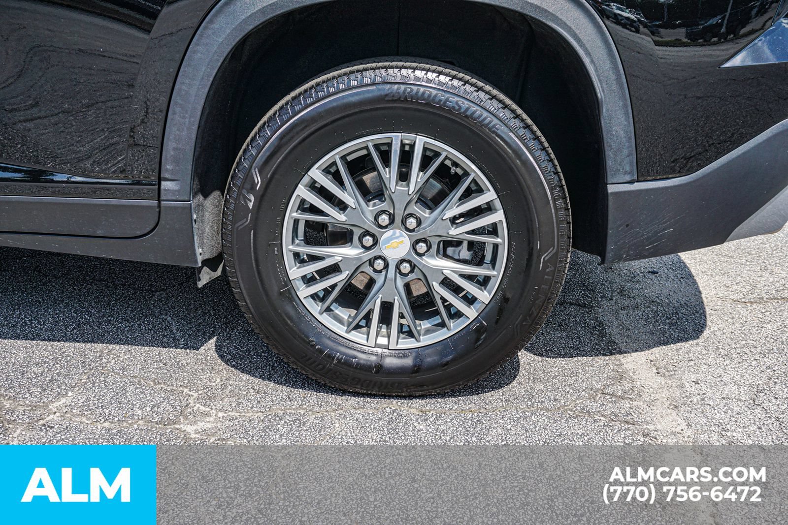 Used 2025 Chevrolet Traverse LT FWD image 15