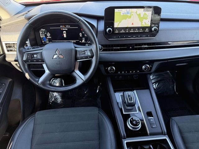Used 2024 Mitsubishi Outlander SE image 16