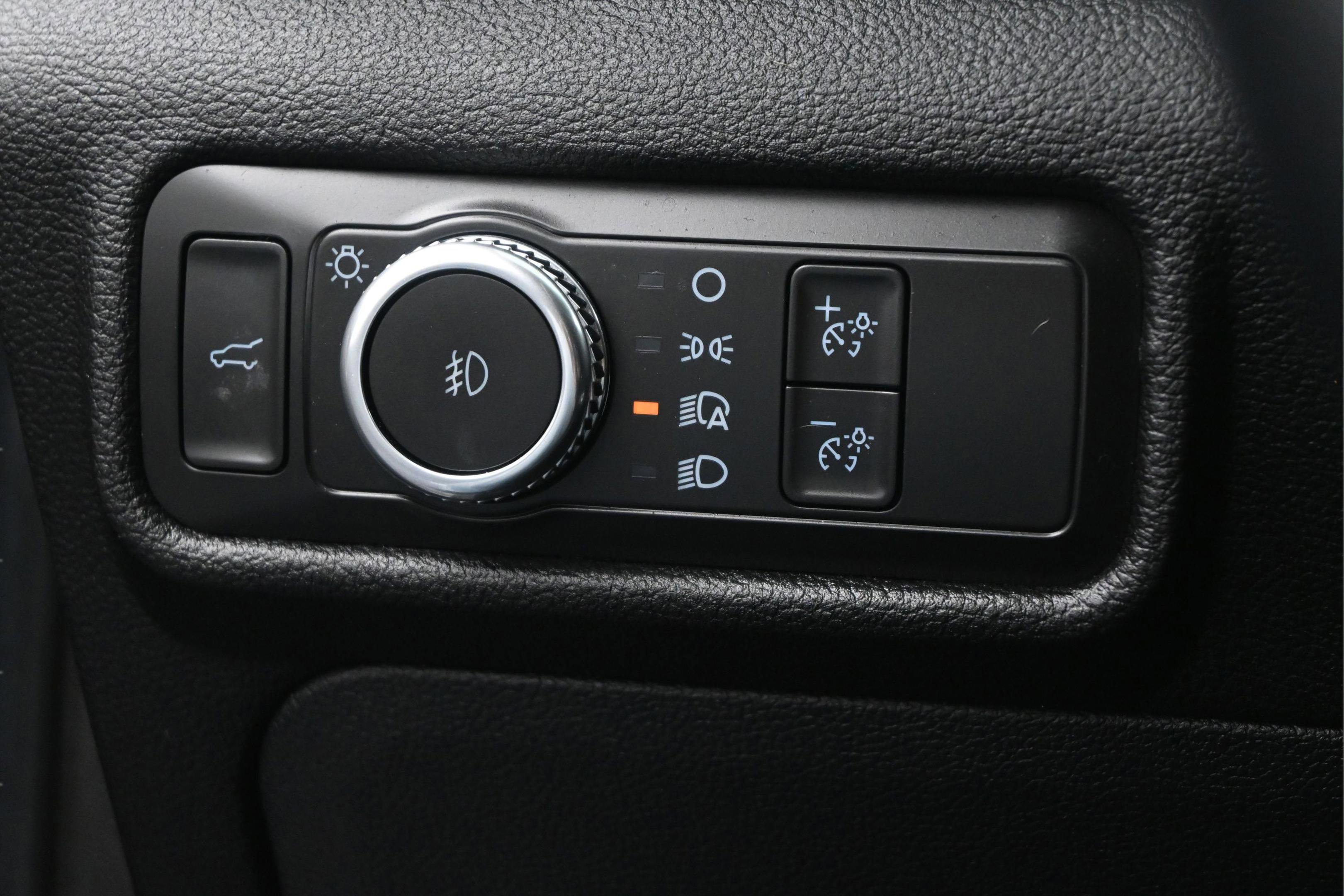 Used 2021 Ford Explorer XLT w/ Equipment Group 202A RWD image 21