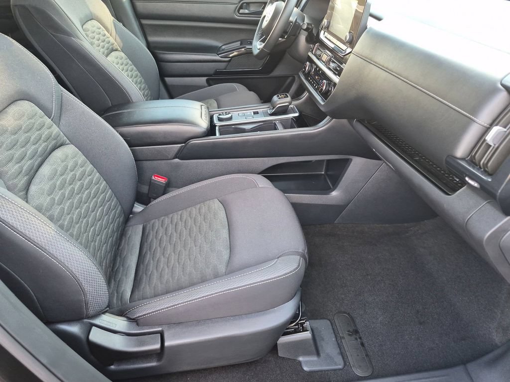 Used 2024 Nissan Pathfinder SV AWD/4WD image 26
