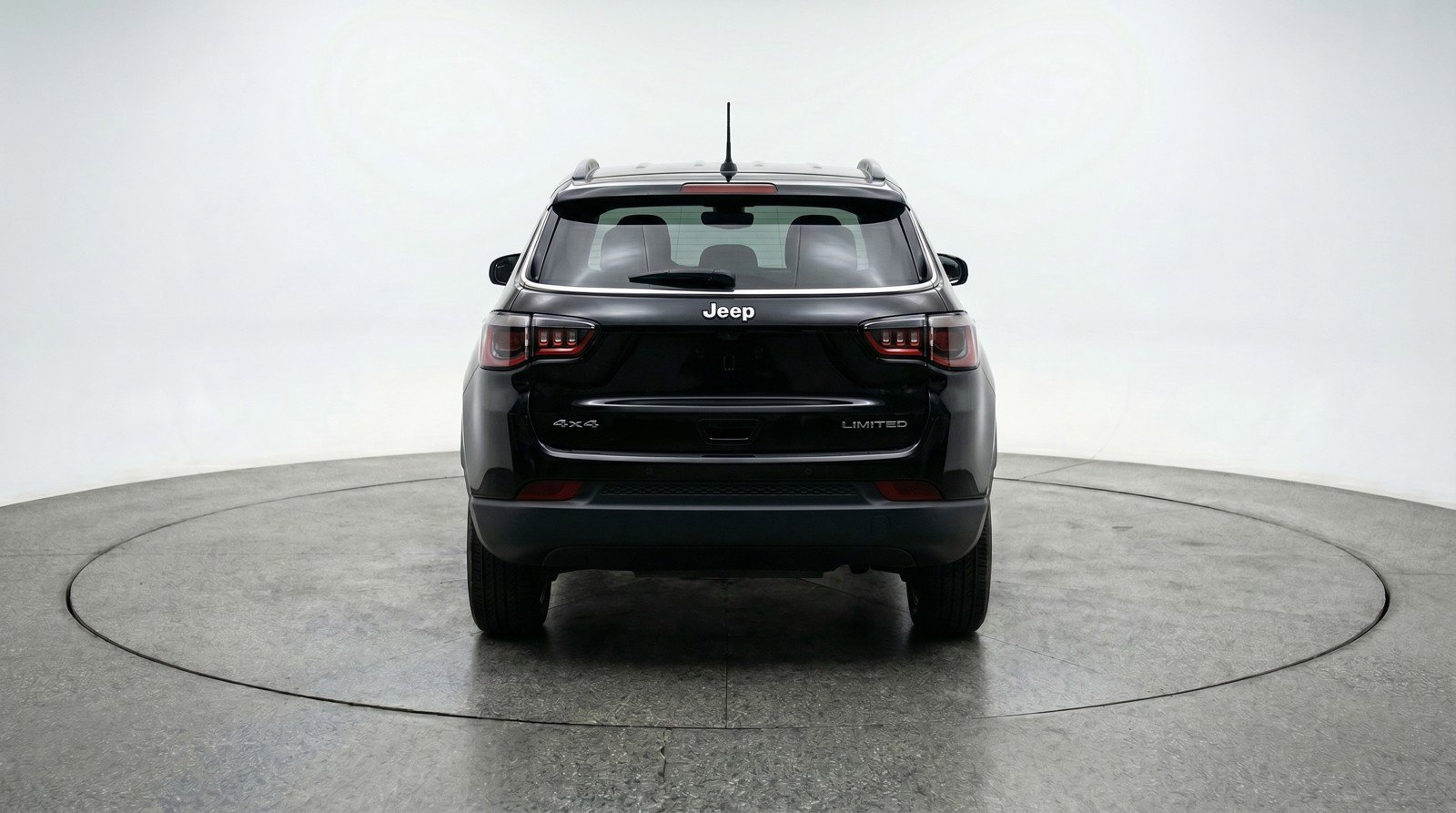 Used 2025 Jeep Compass Latitude AWD/4WD image 7