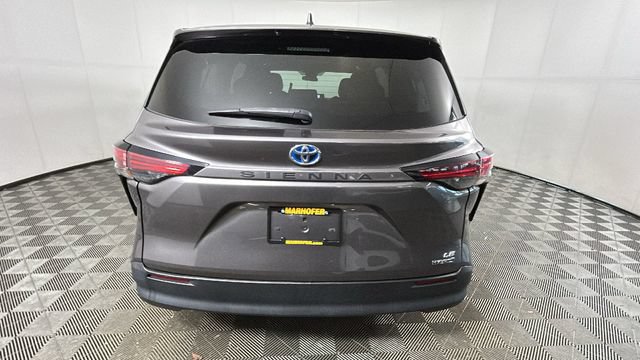 Used 2021 Toyota Sienna LE FWD image 4
