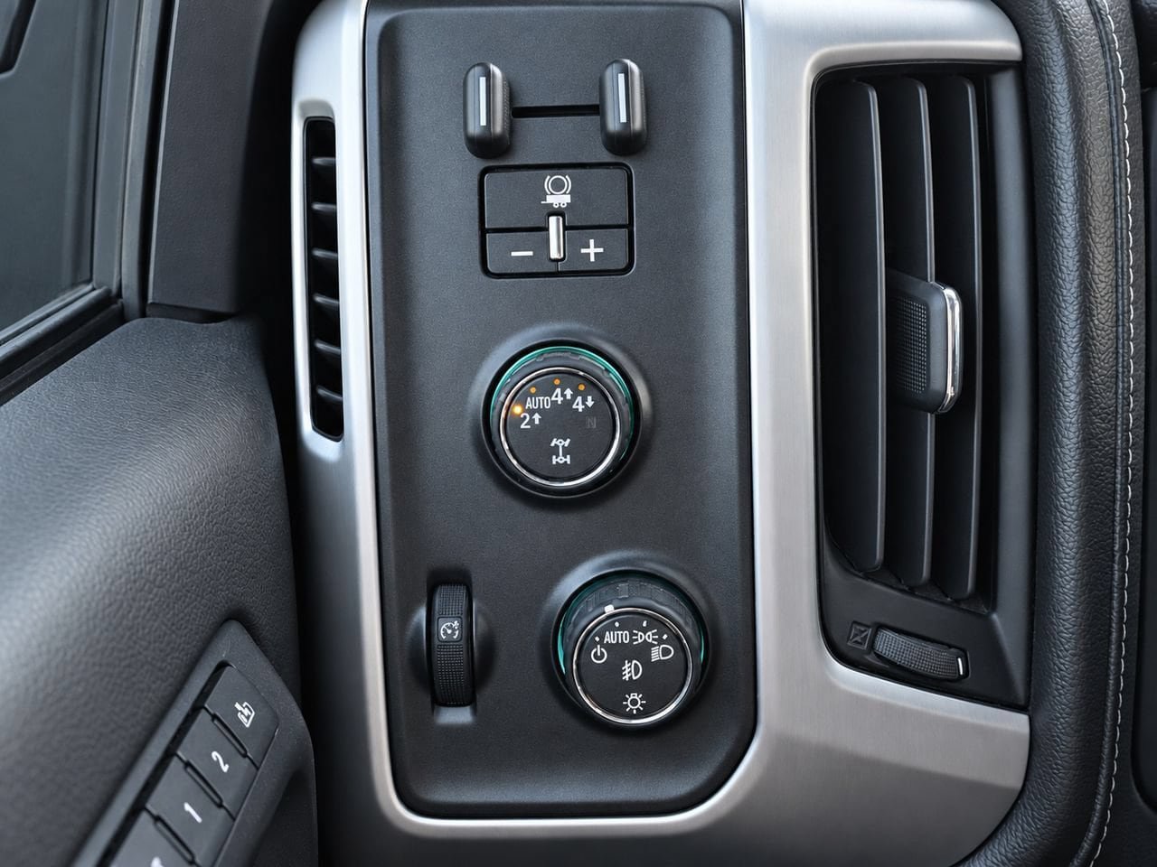 Used 2018 GMC Sierra 1500 SLT AWD/4WD image 31