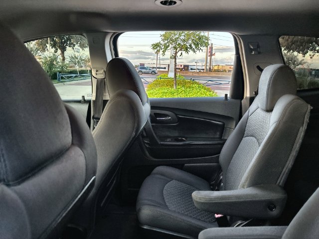 Used 2009 Chevrolet Traverse LT w/ California Edition Package FWD image 14