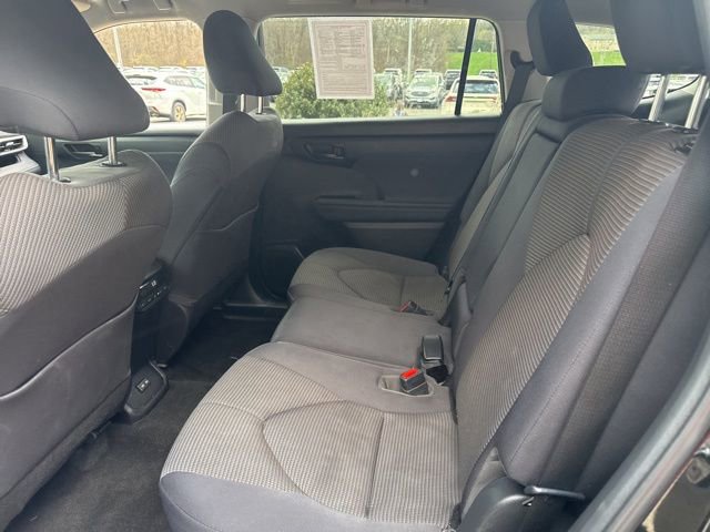 Used 2023 Toyota Highlander LE image 27