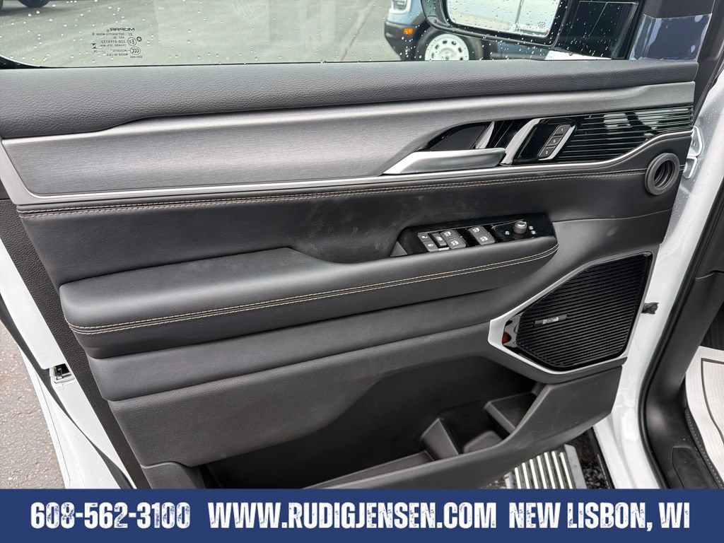 New 2026 Jeep Grand Wagoneer L Limited AWD/4WD image 10
