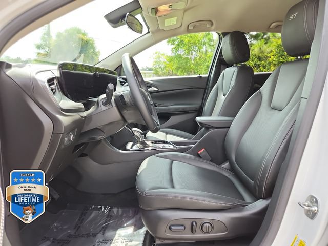 Certified 2024 Buick Encore GX Sport Touring w/ Comfort Package FWD image 15