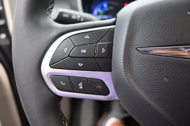 Used 2024 Chrysler Pacifica Limited FWD image 31