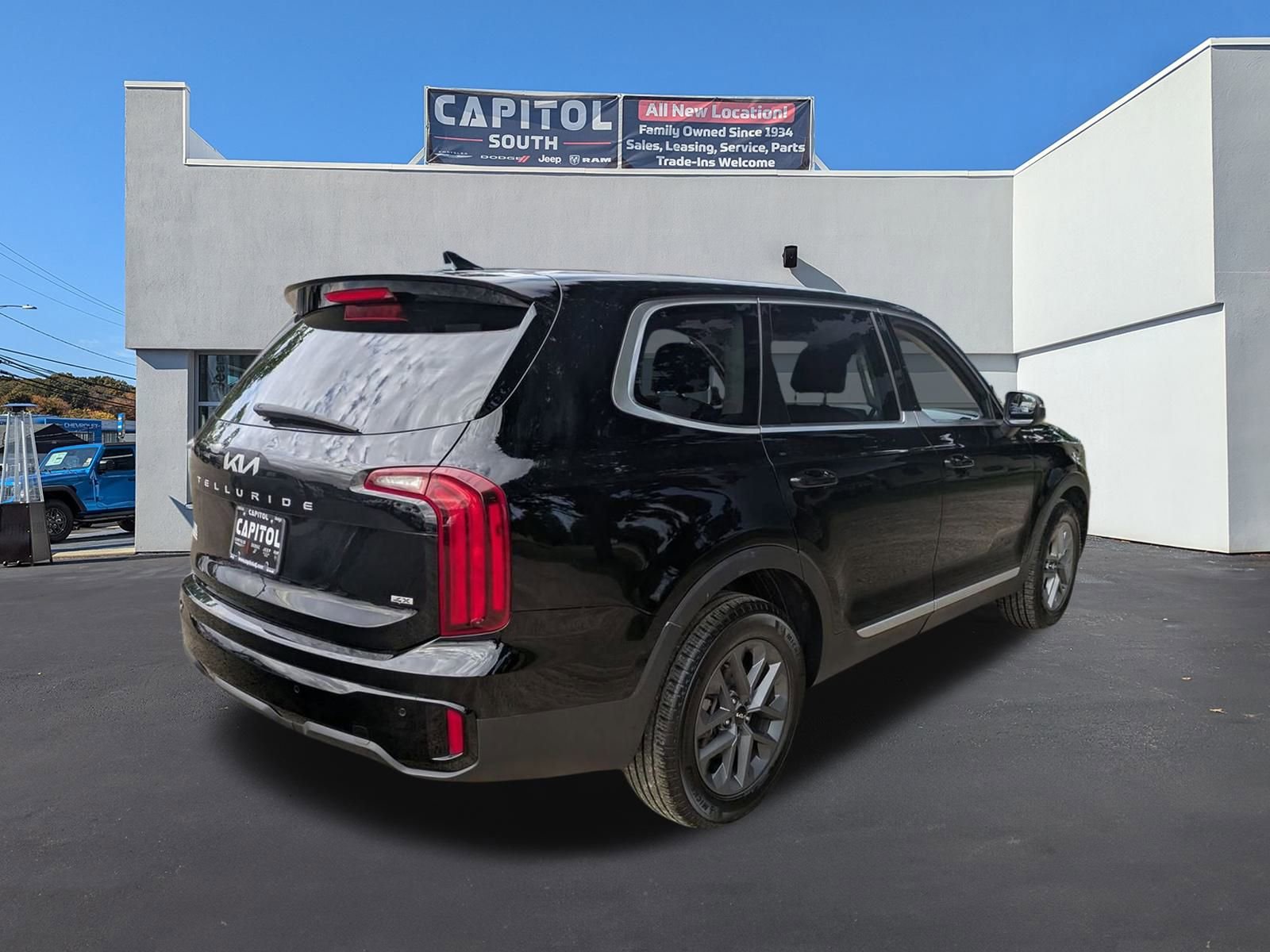 Used 2023 Kia Telluride LX image 3