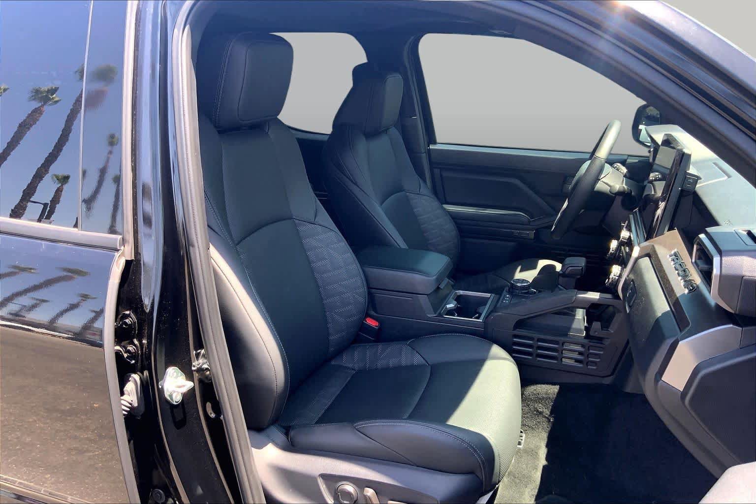 Used 2025 Toyota Tacoma TRD Off-Road w/ TRD Off Road Premium Package AWD/4WD image 8
