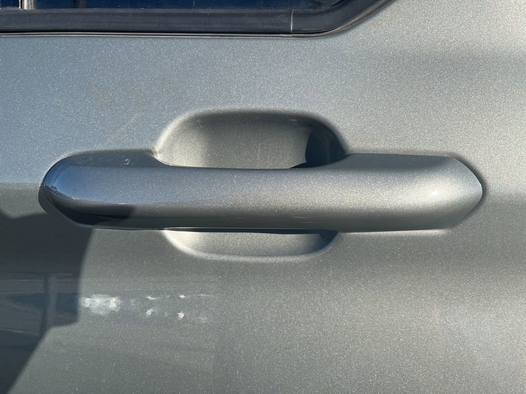 Used 2020 Ford Explorer XLT w/ Equipment Group 202A image 17