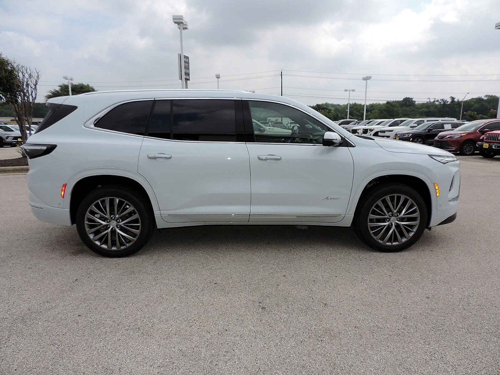 New 2026 Buick Enclave Avenir w/ Super Cruise Package FWD image 4