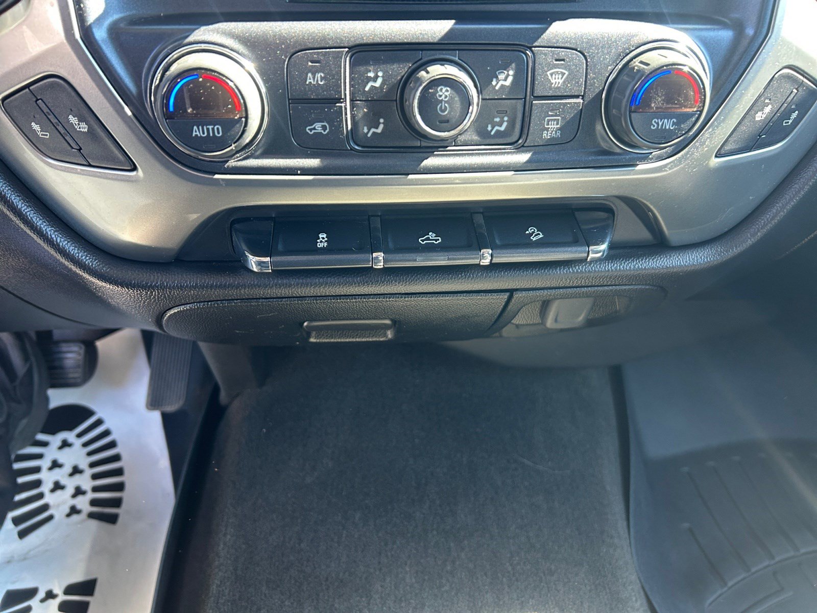 Used 2017 Chevrolet Silverado 1500 LT w/ All Star Edition AWD/4WD image 29