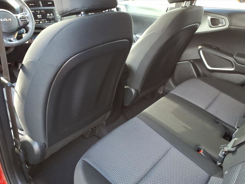 Used 2025 Kia Soul LX w/ LX Technology Package FWD image 15