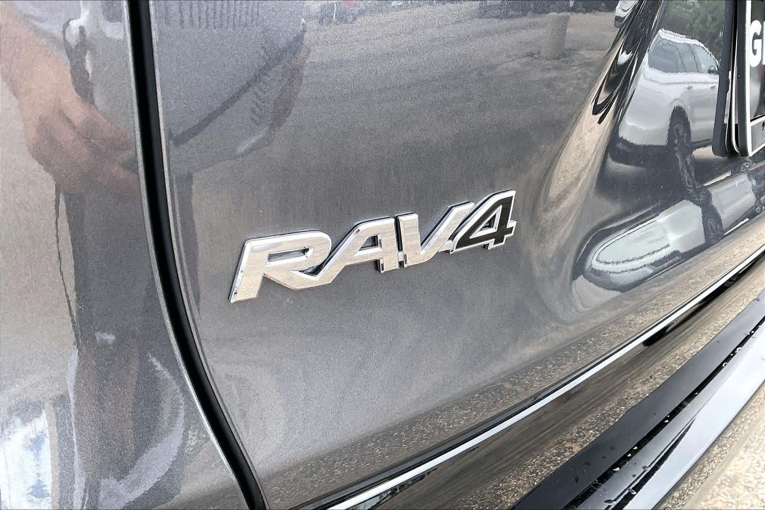 Used 2025 Toyota RAV4 XSE AWD/4WD image 31