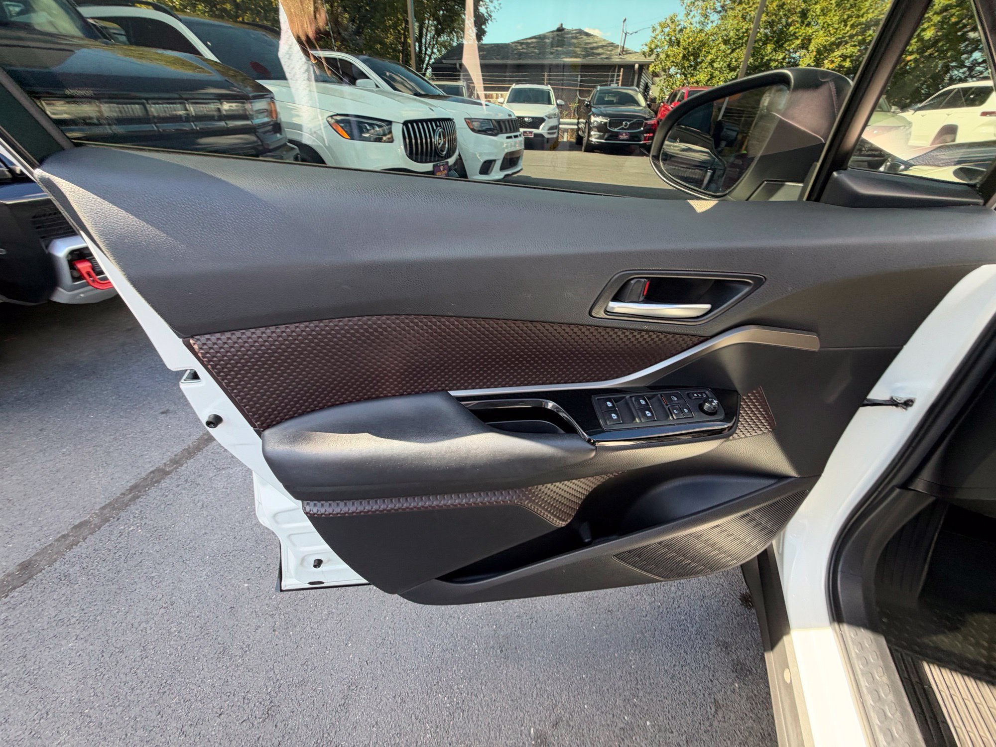 Used 2019 Toyota C-HR Limited FWD image 15