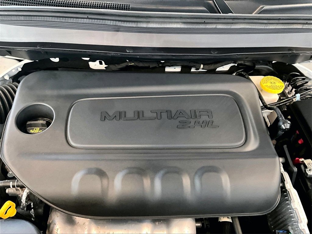 Used 2023 Jeep Cherokee Altitude Lux image 32