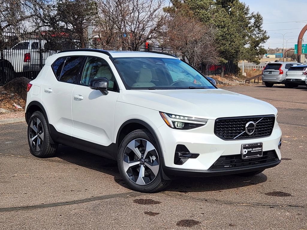 New 2026 Volvo XC40 B5 Plus w/ Protection Package Premier 360° Tour