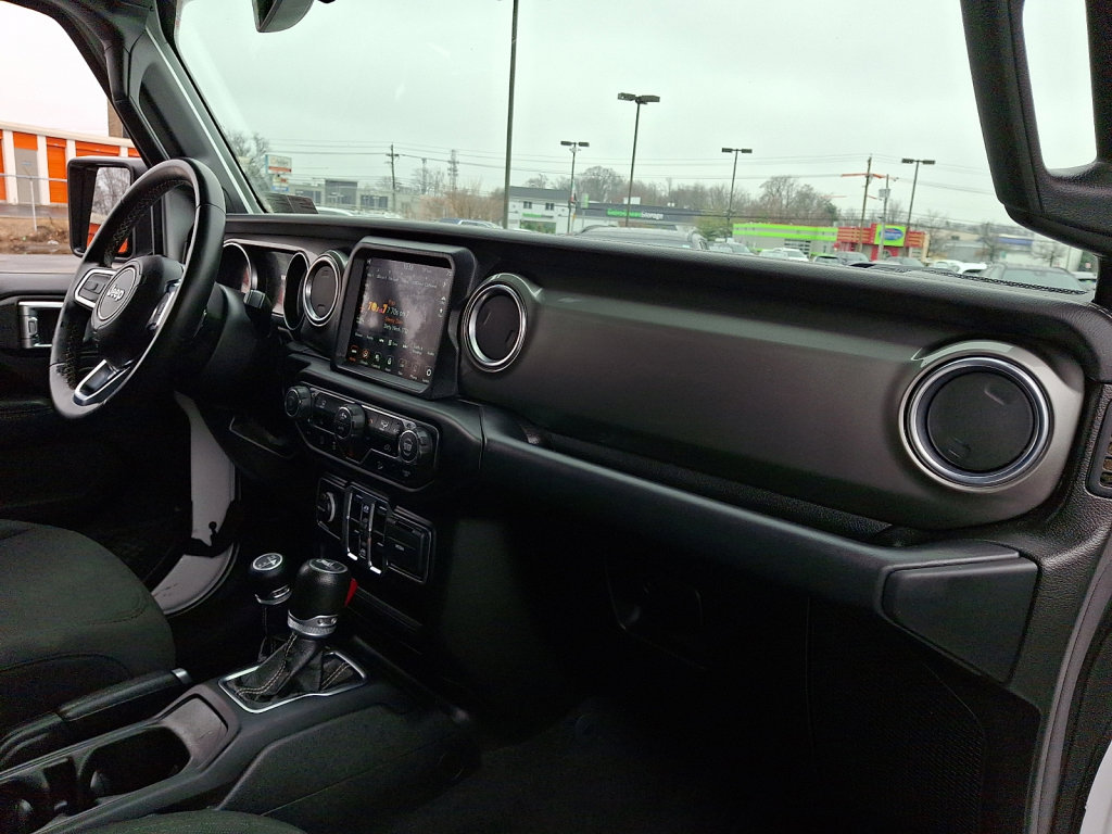 Used 2020 Jeep Wrangler Unlimited Sahara w/ Uconnect 4C Nav & Sound Group image 11