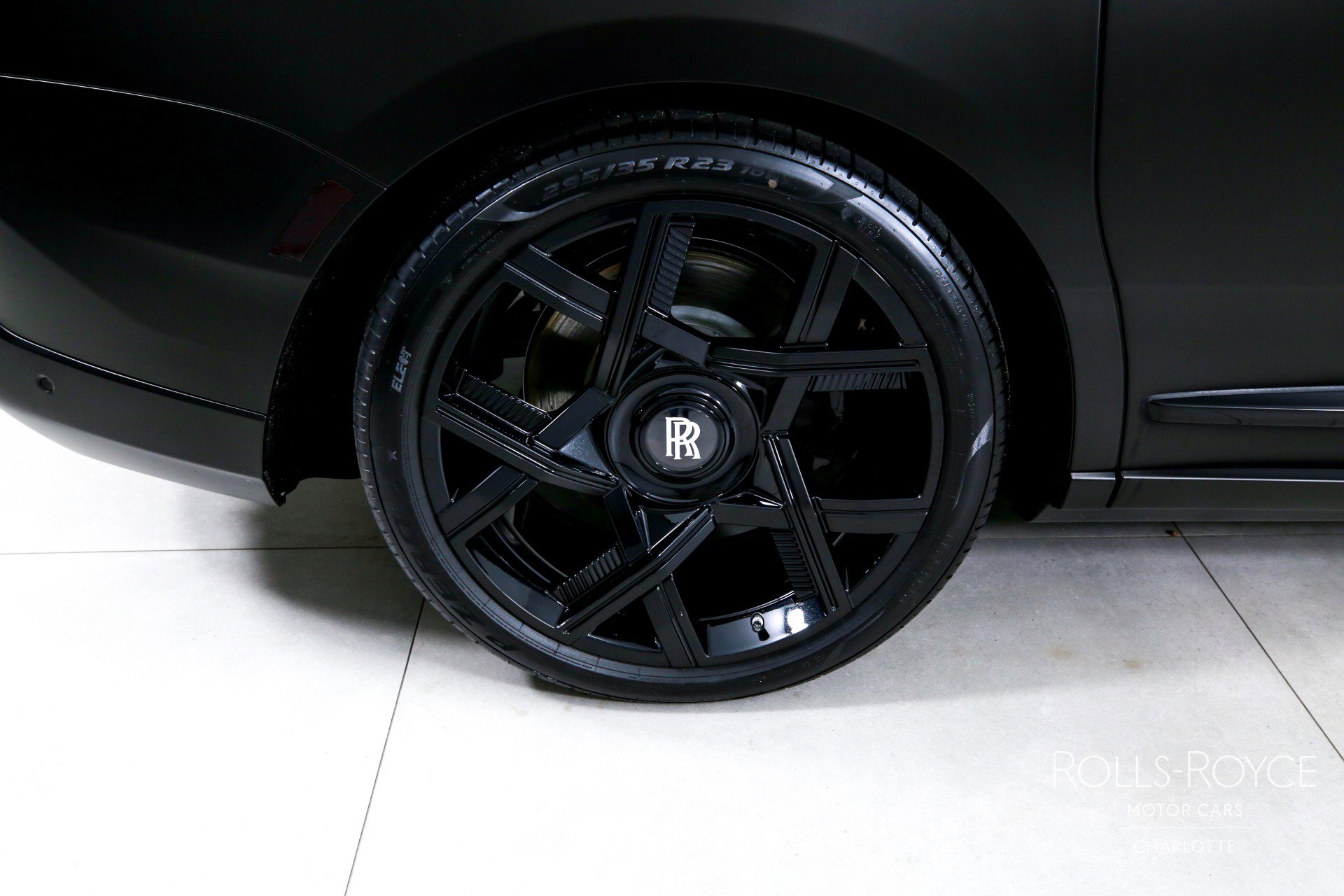 Certified 2025 Rolls-Royce Cullinan Black Badge image 35