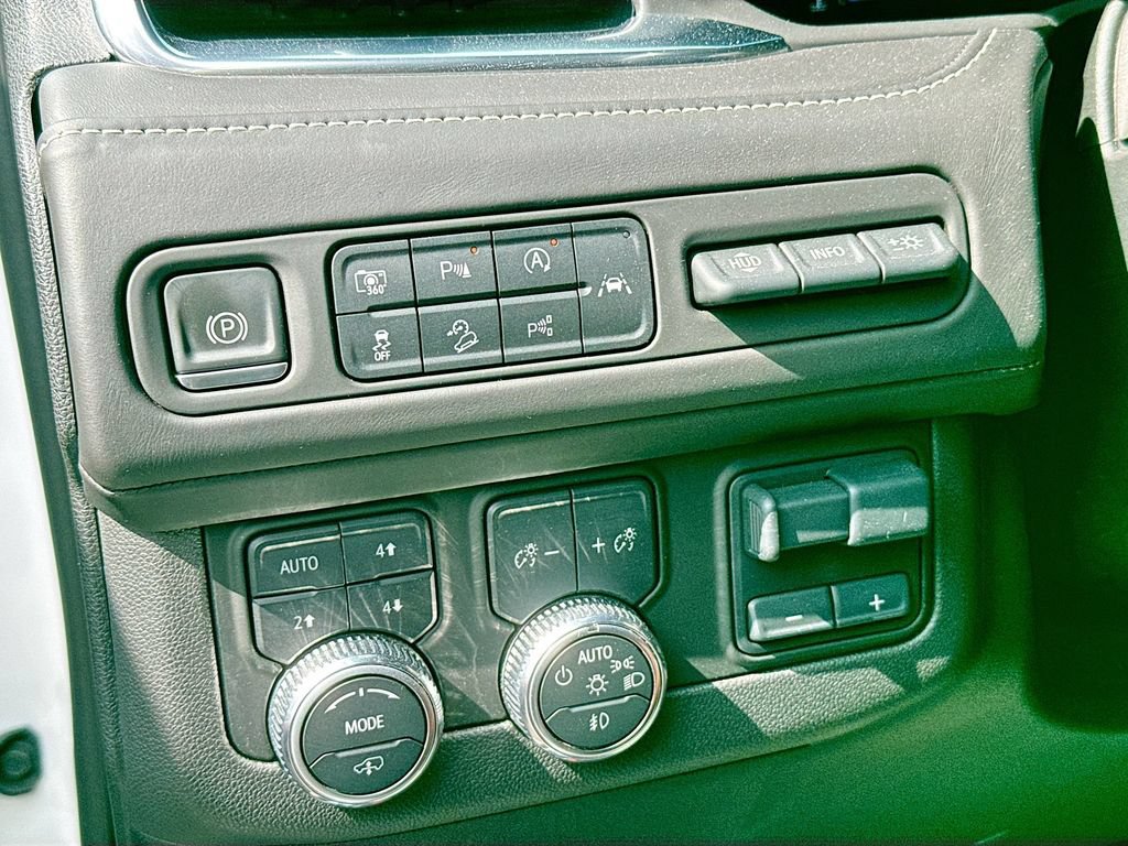 Used 2023 GMC Yukon Denali Ultimate AWD/4WD image 14