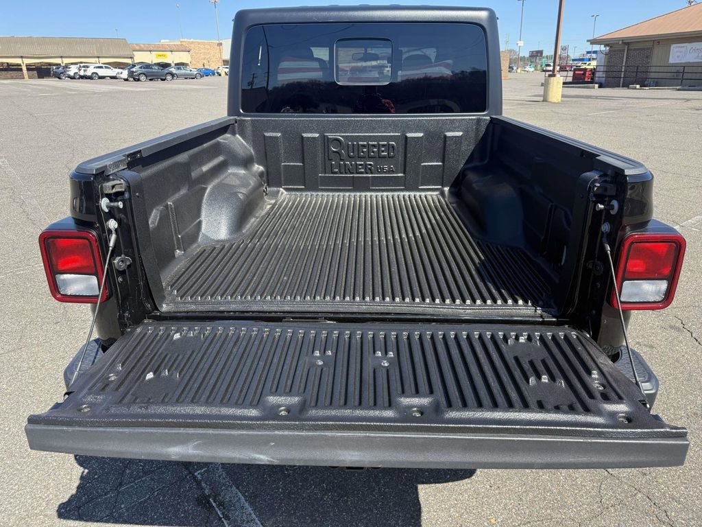 Used 2022 Jeep Gladiator Sport image 10